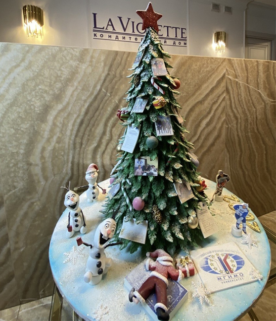 Корпоративный торт «Елка воспоминаний»