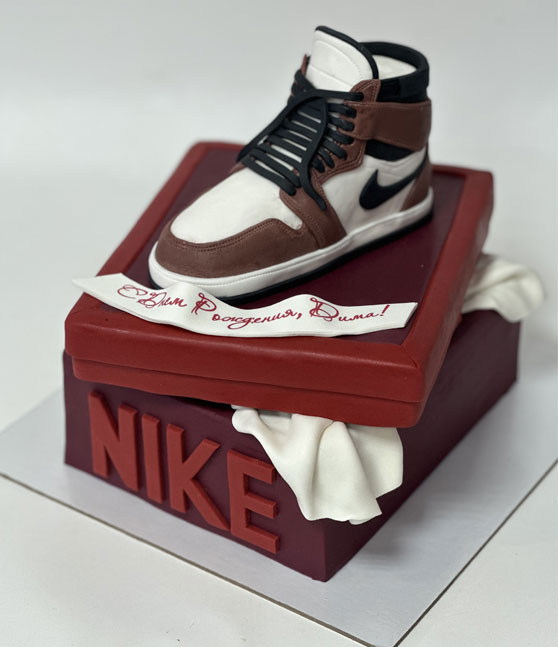 Торт «Кроссовок»